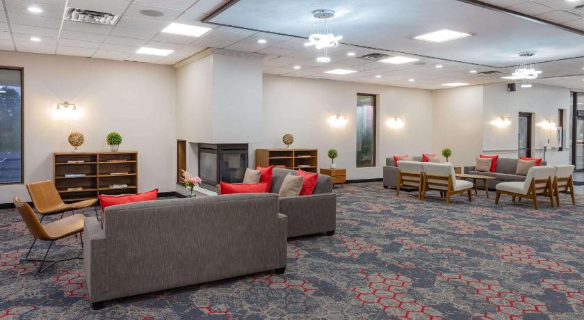 Ramada by Wyndham Windsor Locks