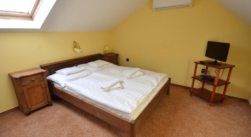 Image of Standard Triple Room 4