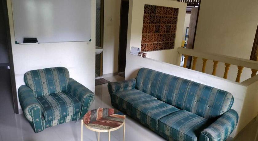Kabin Kapsule Halte UI Depok - Male Only photo