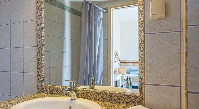 Image of One-Bedroom Apartment with Pool View 2
