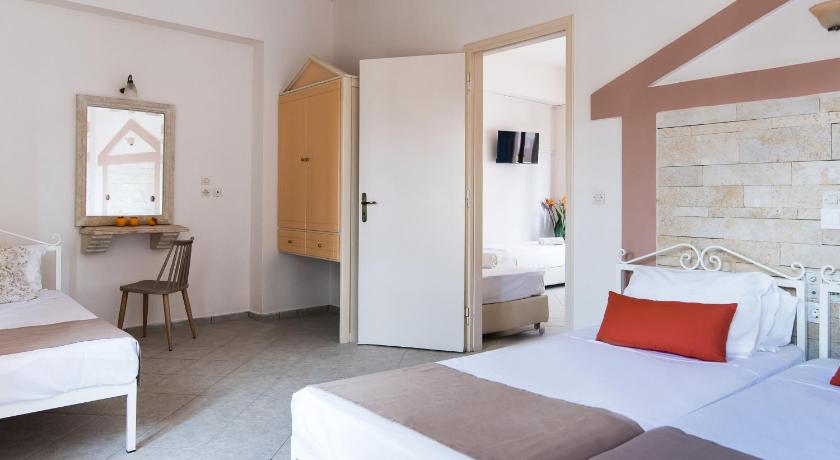 Image of Family One-Bedroom Apartment with Pool View 4