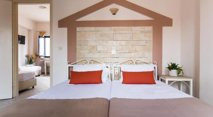 Image of Family One-Bedroom Apartment with Pool View 3