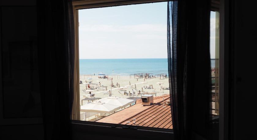 Attico Sulla Spiaggia photo