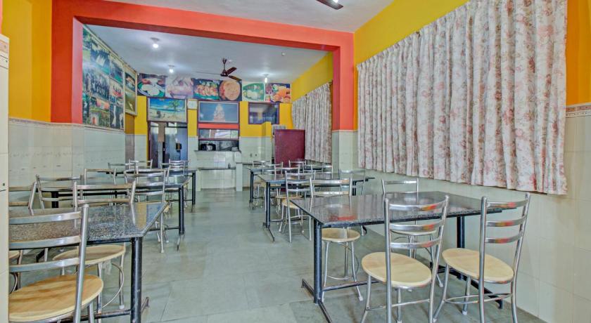 OYO 74504 Hotel Dhanalakshmi