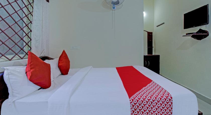 OYO 74504 Hotel Dhanalakshmi