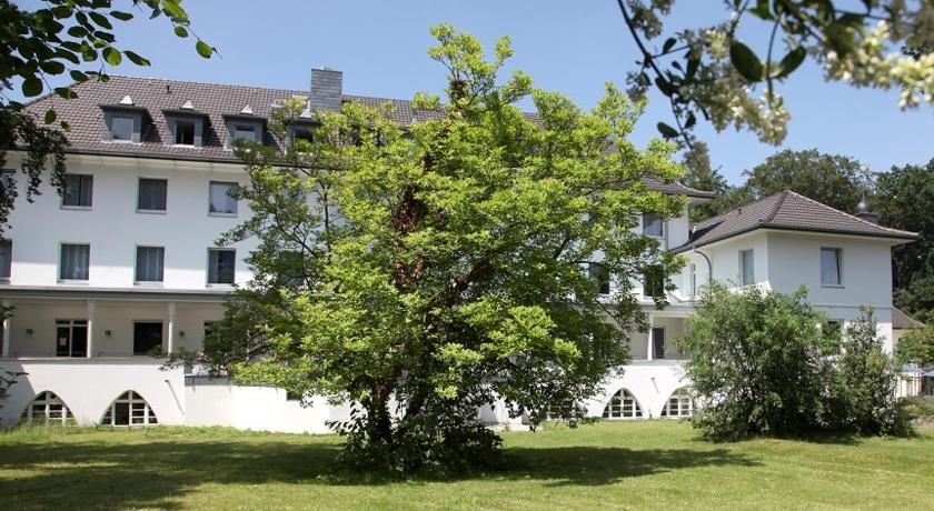 Haus Venusberg Jugendbildungsstatte Bonn — Hotel in Bonn