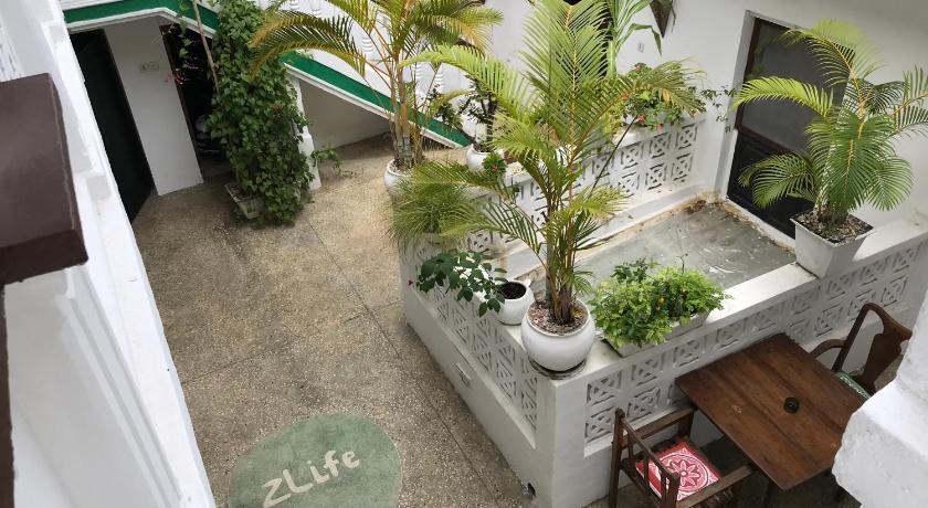 zLife Stone Town photo