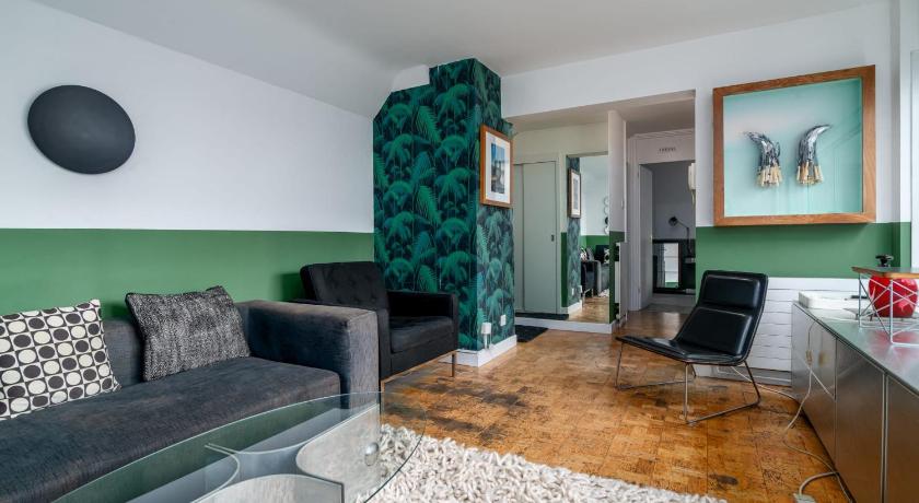 GuestReady - Sunny & Stylish 1BR Flat with Balcony in Central London photo