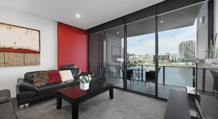 Image of NewQuay Two-Bedroom, Two-Bathroom Apartment with Marina View 10