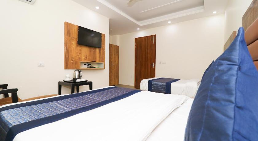 HOTEL THE GLORY - Near New Delhi Airport photo