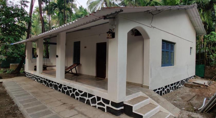 Madhu Villa at Chaul Alibag Near Revdanda or Nagav Beach Suitable for group of 8-10 people photo