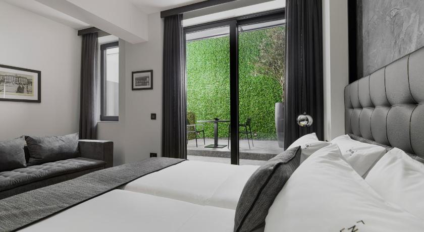 Image of Superior Double Room with Patio 5
