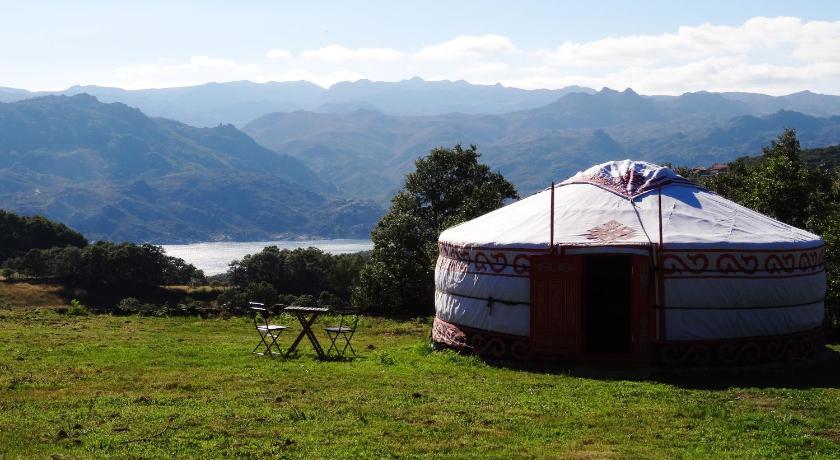 Nomad Planet — Hotel in Montalegre