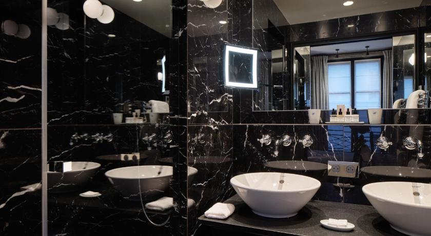 Image of Superior Room 2