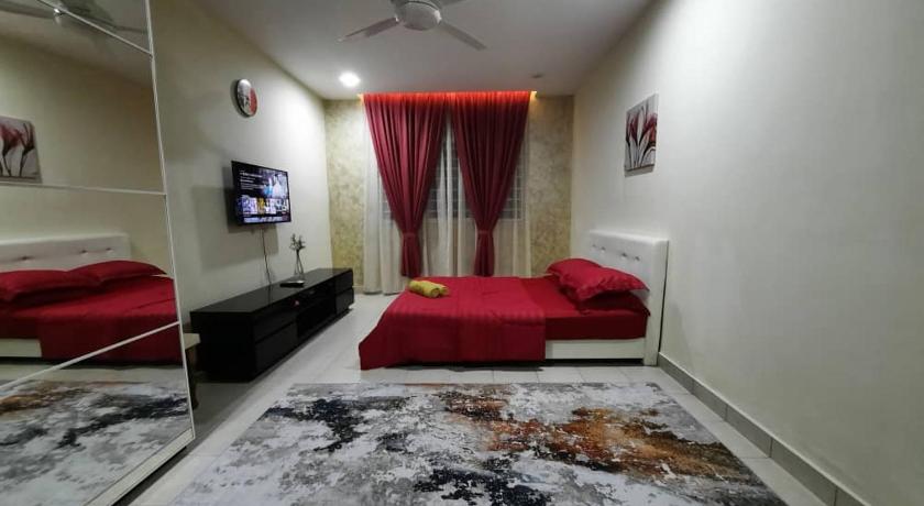 a bedroom with a bed and a dresser, HillTree Homestay Putrajaya in Kuala Lumpur