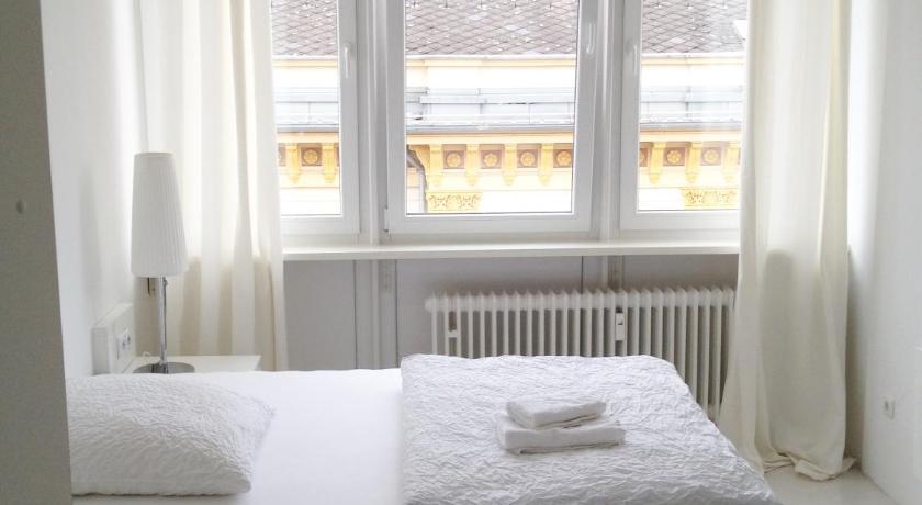 Business Hostel Wiesbaden ONE photo