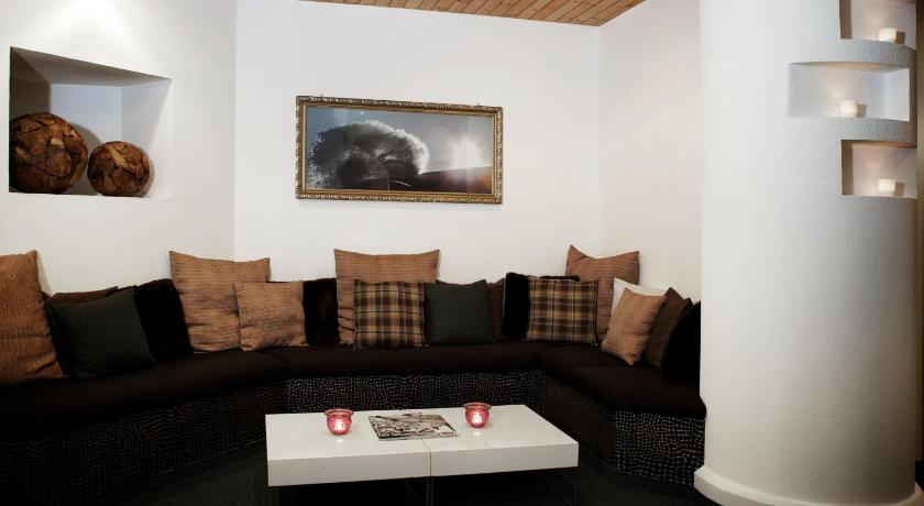 Arena Lodge photo
