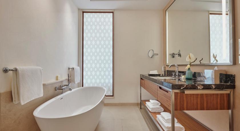 Image of Fairmont One bedroom suite 9