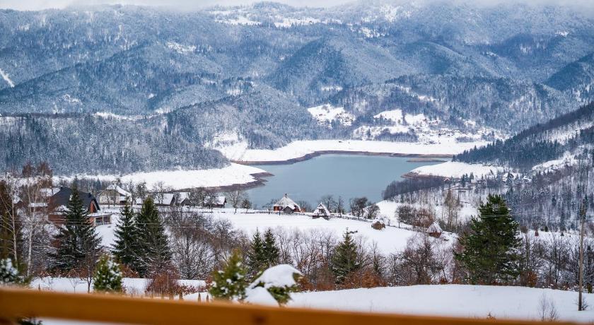 Idila Zaovinskog jezera photo