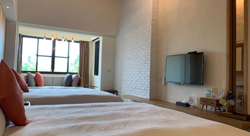 a hotel room with a large bed and a large window, Beras Manor Kenting in Kenting