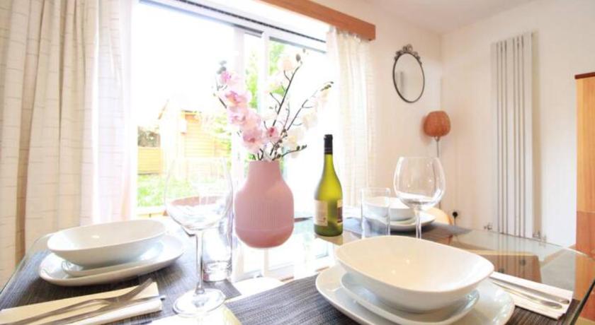 Cheerful Two-Bedroom Residential Home photo