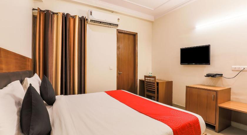 OYO Townhouse 426 Red Carpet Hotels
