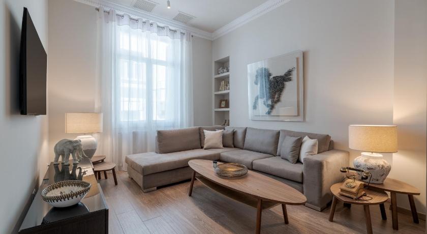 Historic Plaka's Deluxe Apartment