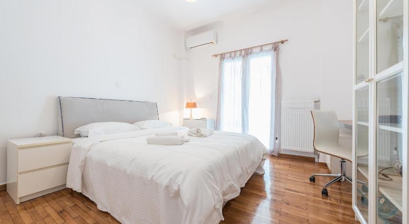 Fresh and Clean apt for 6 in Koukaki — Hotel in Athens