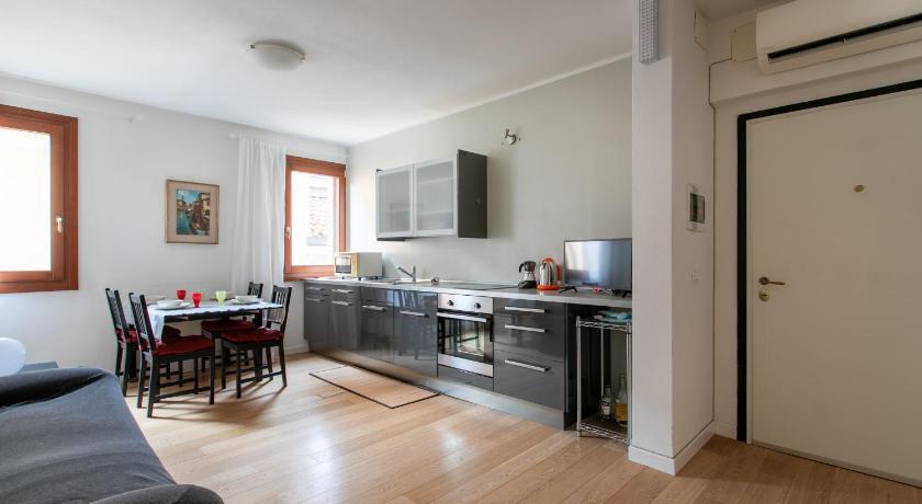 Venice Lance with Lift, 2 minutes walk from the train station — Hotel in Venice