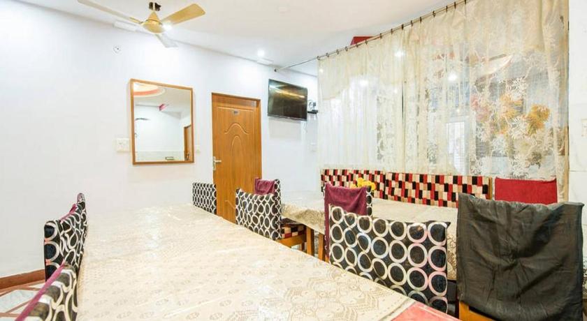 Airport Sky Inn - image 7
