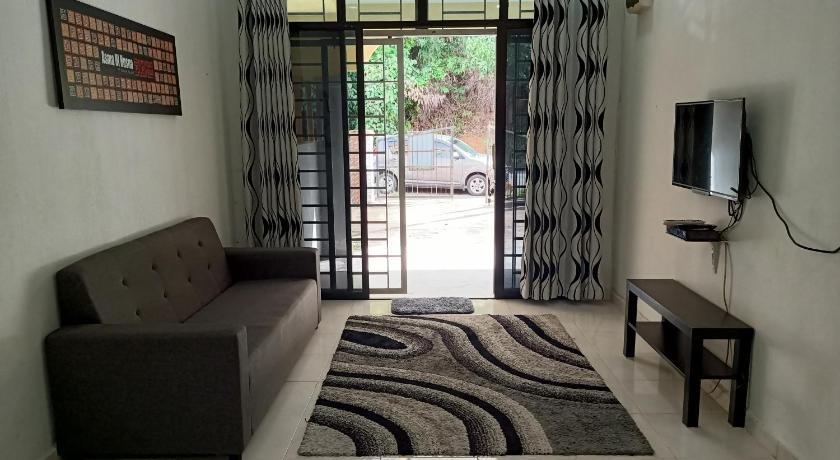 ADAMAYRAA HOMESTAY Tanah Merah — Hotel in Tanah Merah