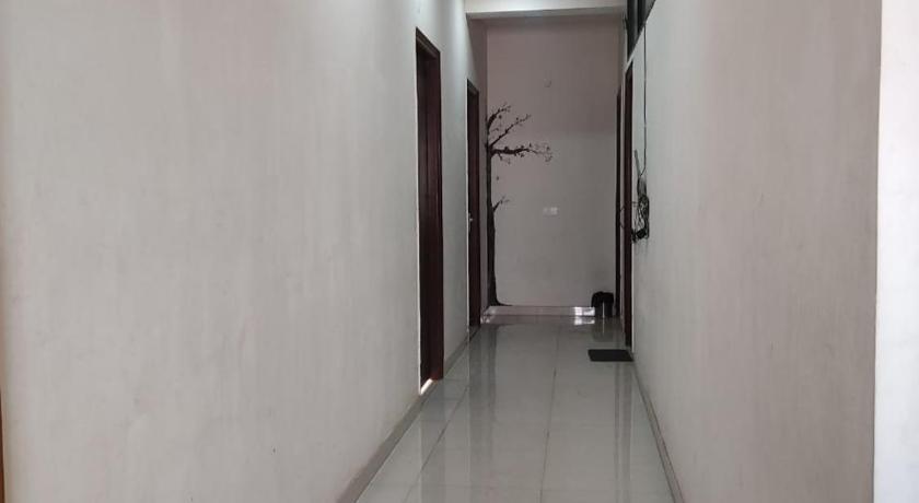 Hotel Singh Residency Medanta photo