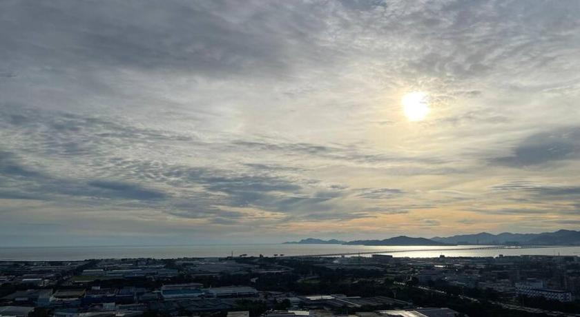 Fantastic View, Cozy and Lovely 3BR Condo at Meritus Residensi photo