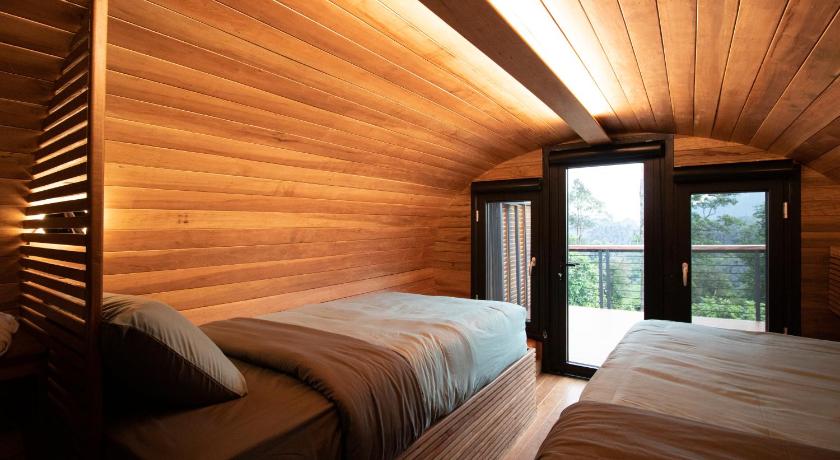 Image of Twin Room with Shared Bathroom 0