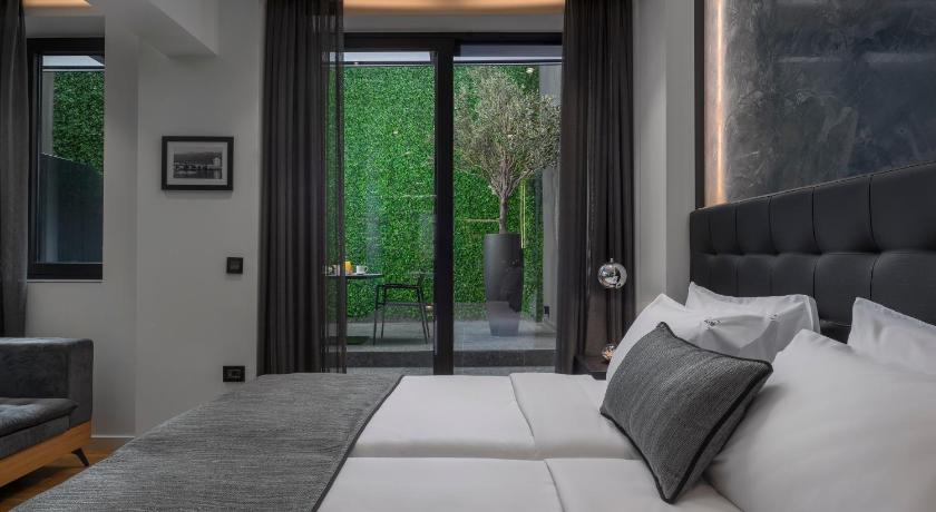 Image of Superior Double Room with Patio 4