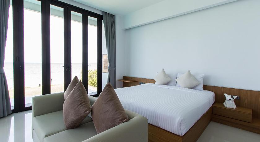 Image of 3 Bedroom Beach Front 15