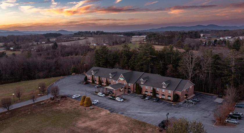 Mountain Inn & Suites Flat Rock