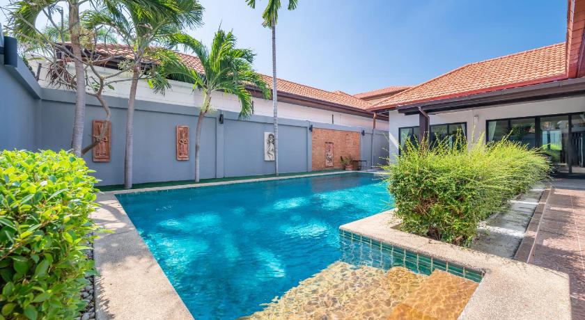 Luxury 3 bhk villa 200m from the beach — Hotel in Pattaya
