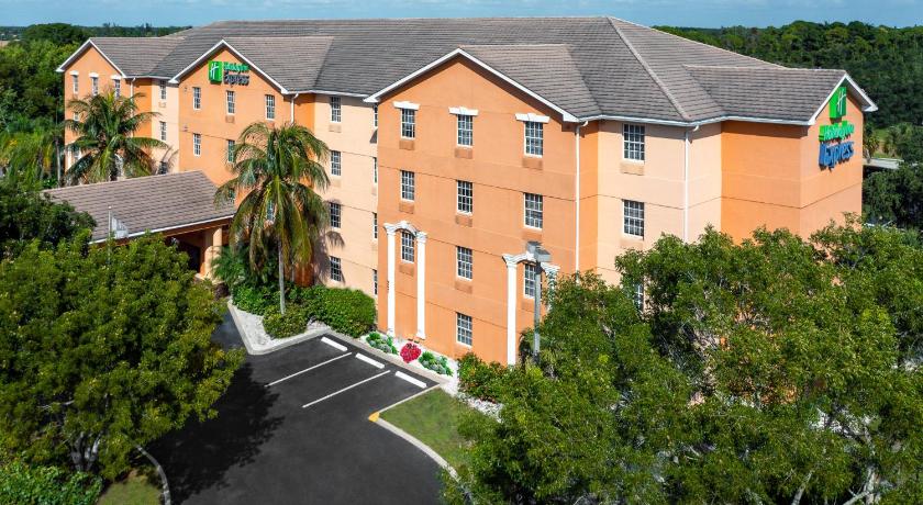 Holiday Inn Express Hotel & Suites Bonita Springs