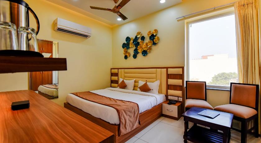 Hotel Purple Orchid photo