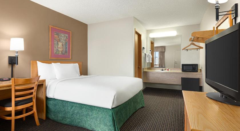 Travelodge by Wyndham Wellington photo