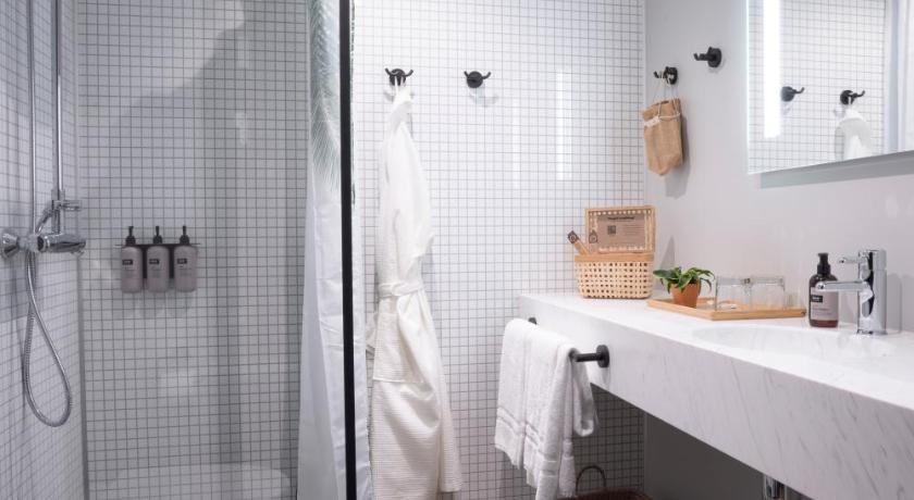 Image of Standard Double Room 2