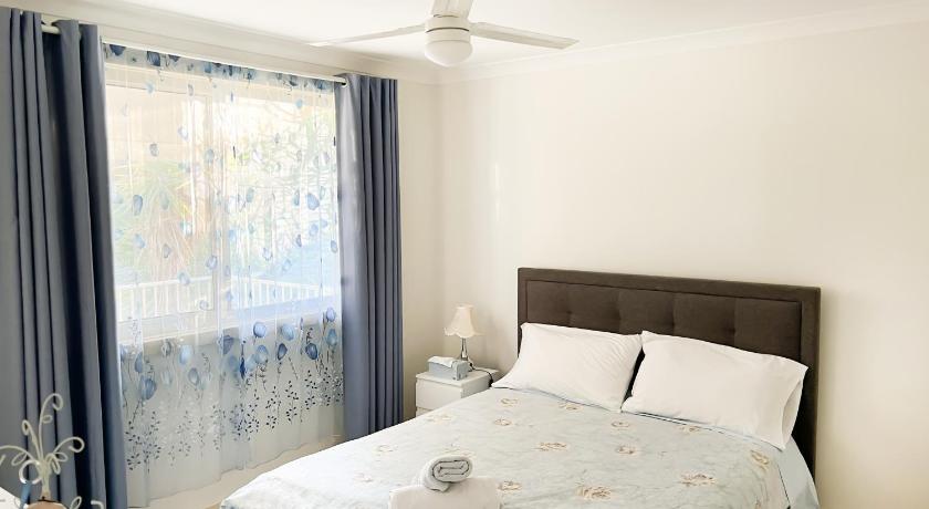 Bright & Beautiful Home on the Hills! - image 11