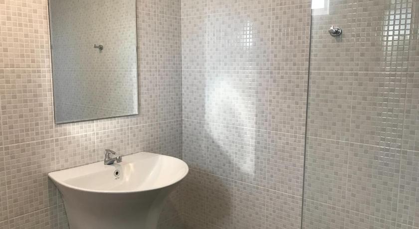 Image of Twin Room 12