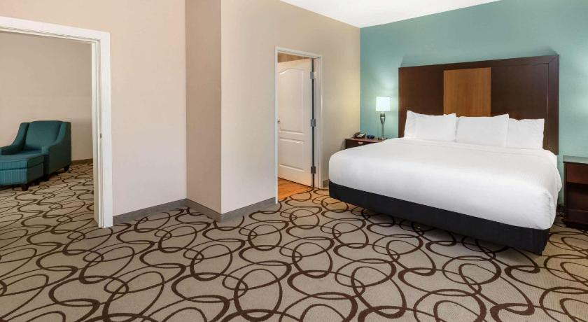 La Quinta Inn & Suites by Wyndham Fort Worth - Lake Worth