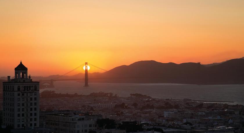 Image of SIGNATURE GOLDEN GATE SUITE 1 King with sofabed , with panorama landmark views - 635 sf, 59 sm 7