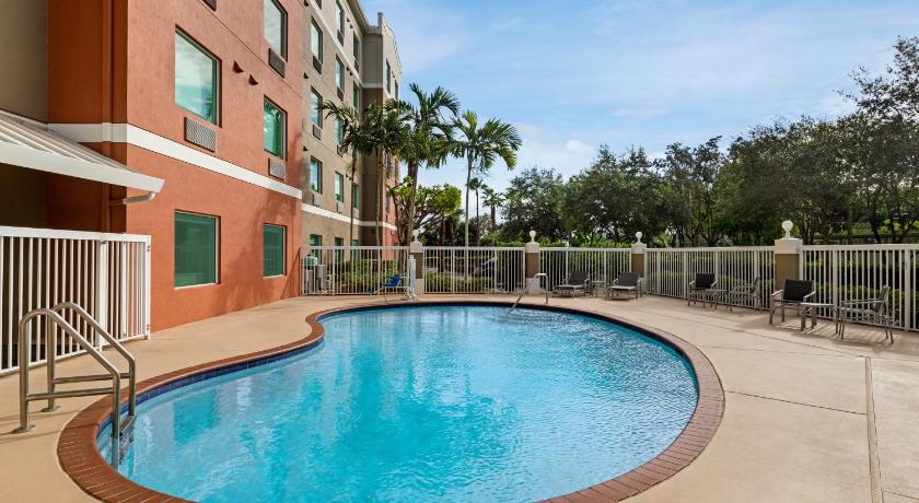 Holiday Inn Express Hotel & Suites Pembroke Pines Sheridan Street