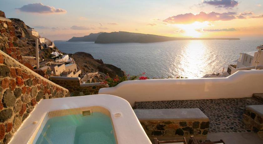Image of Honeymoon Cave Suite with Private Hot Tub 2