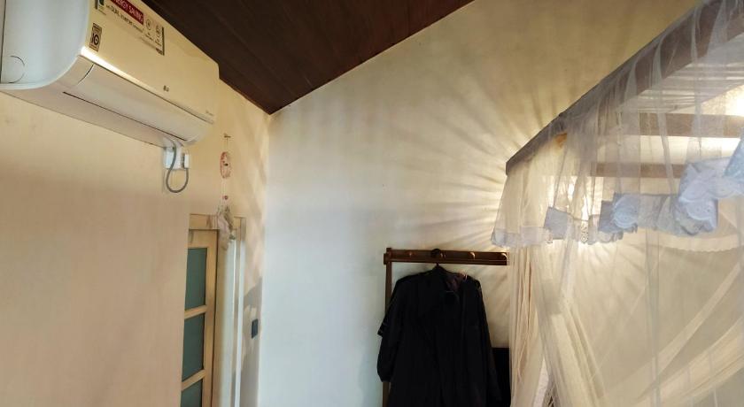 Sand Dollar House, Hiriketiya photo