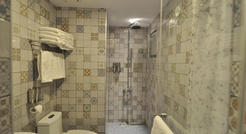 Image of Economy Quadruple Room 2